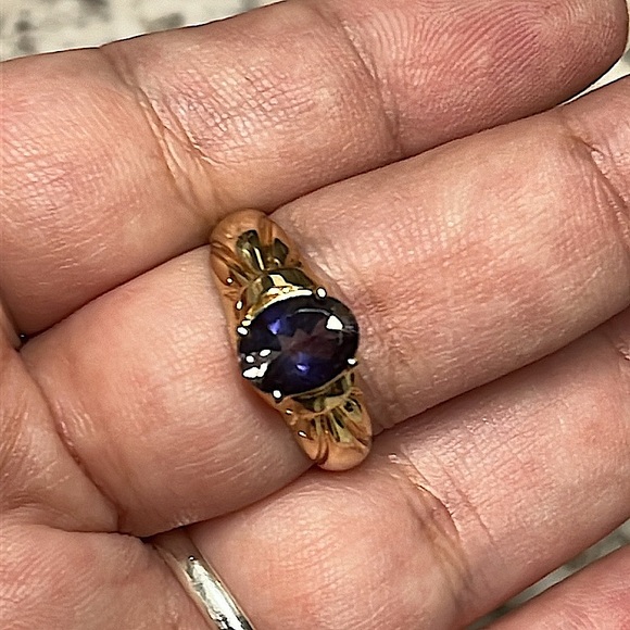 10k Yellow Gold Estate Deep Violet Oval Solitaire Amethyst Textured Band Ring - Picture 6 of 15